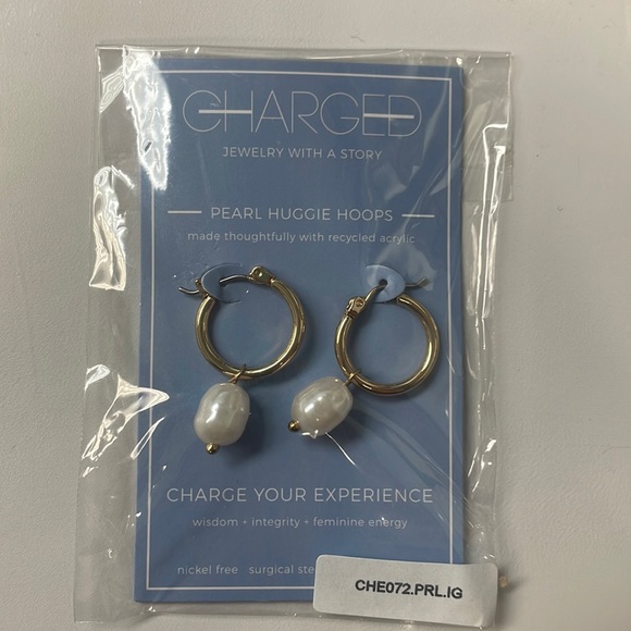 Charged Jewelry REMOVABLE PEARL HUGGIE HOOP EARRINGS - Picture 1 of 3